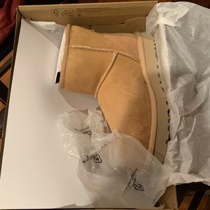 AUTHENTIC New Uggs in box. Women’s size 7.